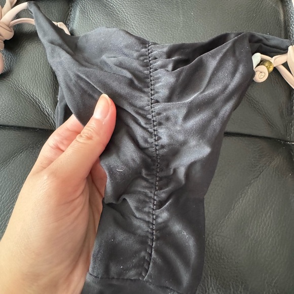 Chic Neutral Color-Block Bikini - Effortless Elegance for the Beach! - Picture 11 of 12